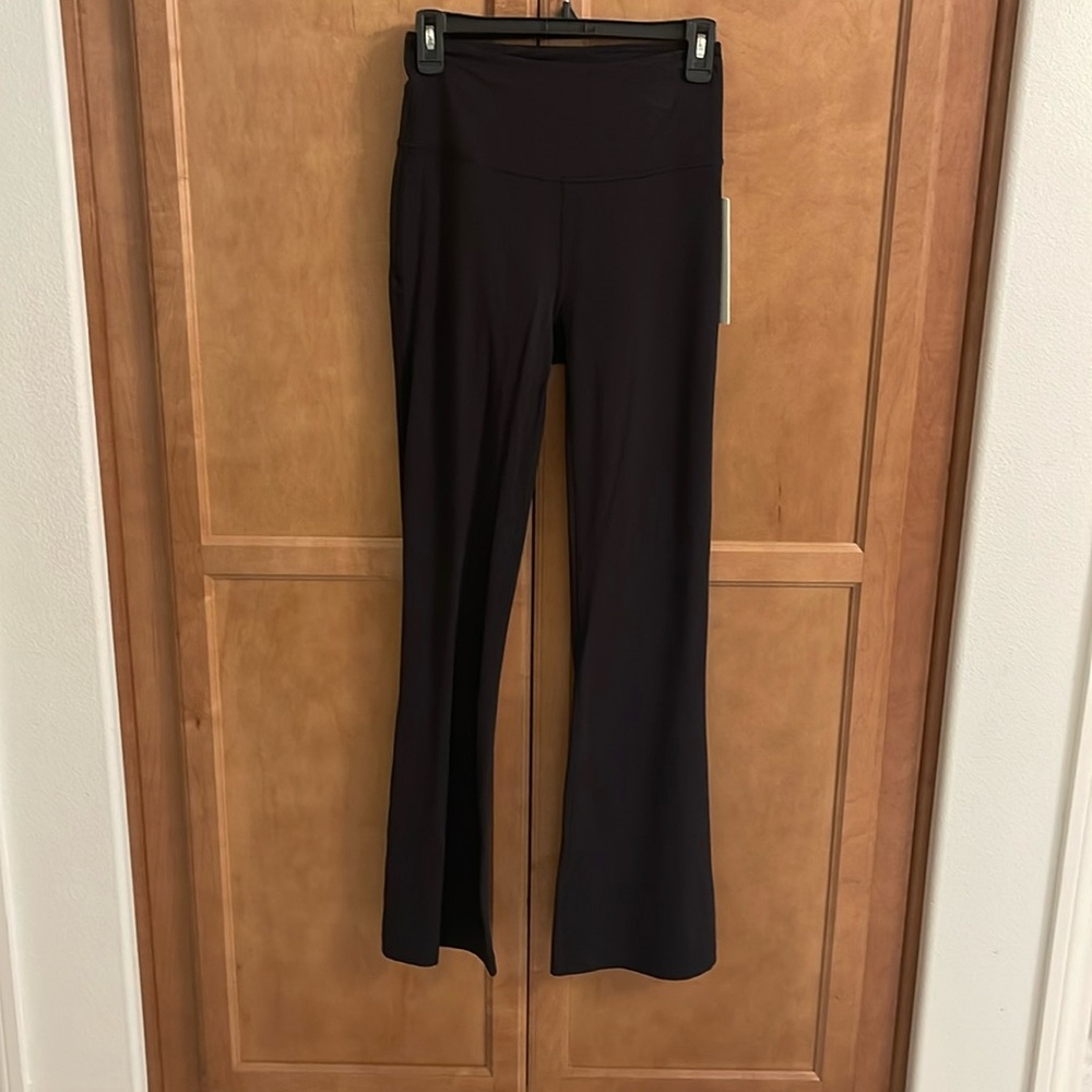 NWT Lululemon Nulu Groove Pants size 6